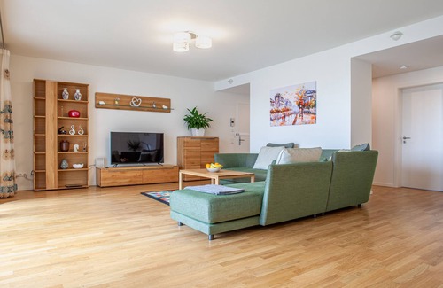 Flingern Nord Apartment | 140m2 luxury apartment,free underground parking