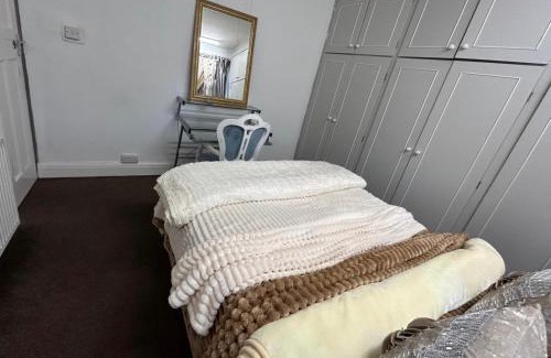 Derby House | 144 Warwick Ave