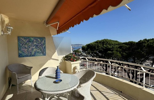Mandelieu-la-Napoule Beach Apartment | 14482 magnificent studio with sea view in a seafront residence