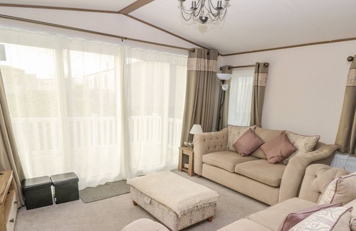 Bembridge House | 145 CROSSWINDS, family friendly, with pool in Bembridge
