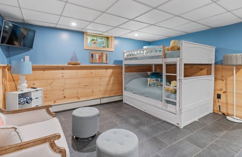 Alton Bay House | 14ft SWIM SPA,SLEEPS 14+,SAUNA! POOL/FOOSBALL/GAMES