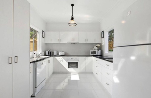 Sorrento Cottage | 14NR House · Soak up Sorrento - “The Perfect Coastal Getaway!”