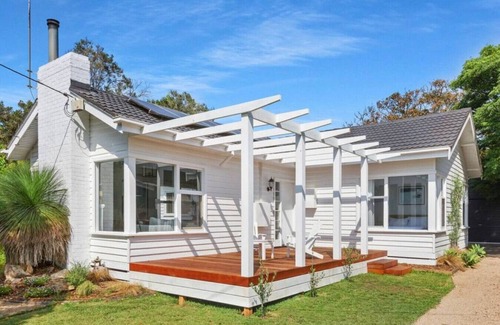 Sorrento Cottage | 14NR House · Soak up Sorrento - “The Perfect Coastal Getaway!”