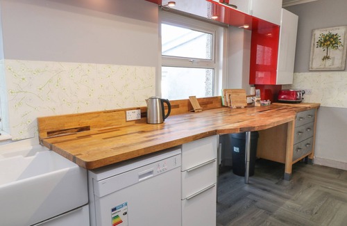 Plymouth Cottage | 15 BRUNSWICK PLACE, family friendly, with a garden in Stoke, Plymouth