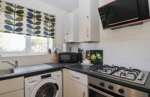 Malvern House | 15 HEY CLOSE, pet friendly, with a garden in Great Malvern