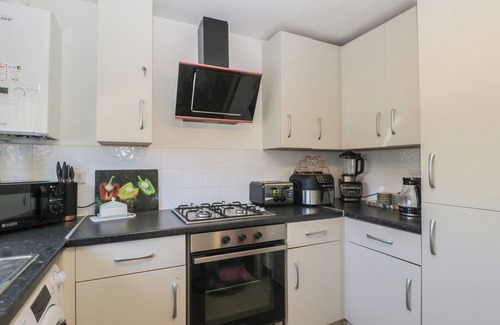 Malvern House | 15 HEY CLOSE, pet friendly, with a garden in Great Malvern