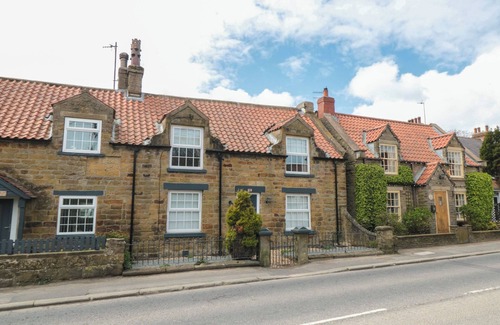 Burniston Cottage | 15 HIGH STREET, pet friendly, character holiday cottage in Burniston