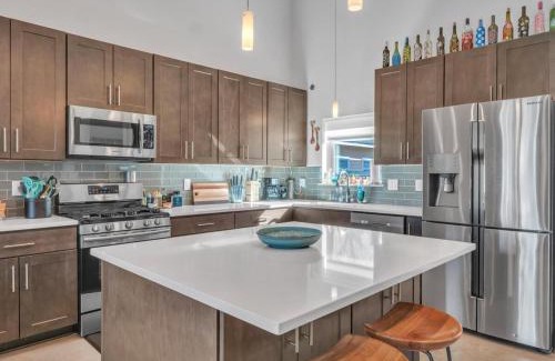 Govalle Apartment | 15 Min to Downtown with Backyard & Parking