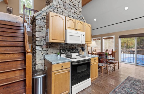 Lookout Valley Neighborhood Association House | 15 Mins to Chattanooga - Peaceful Farm Pool House