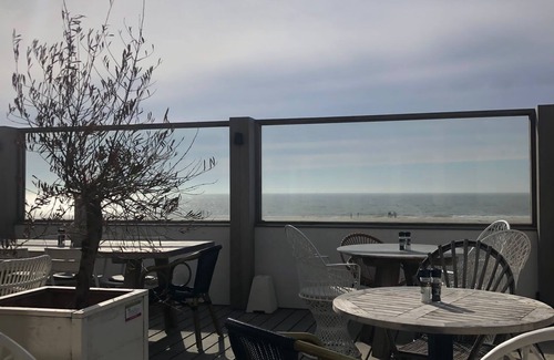 Sint Maartensvlotbrug House | 15-minute bike ride from the sea! Lovely vacation bungalow with spacious garden.