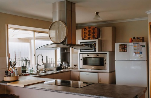 Dudley East House | 15% Off Weekly | Coastal-View MALU | 4BR