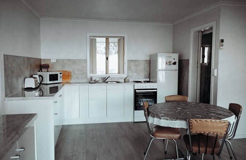 Penneshaw House | 15% Off Weekly | Ocean-View | Dolphin Bay Cottage