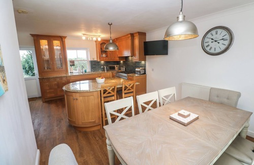 St. Buryan House | 15 TOWER MEADOWS, pet friendly, with a garden in St Buryan