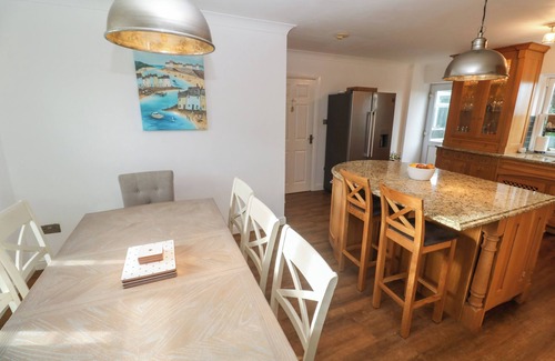 St. Buryan House | 15 TOWER MEADOWS, pet friendly, with a garden in St Buryan