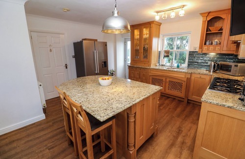 St. Buryan House | 15 TOWER MEADOWS, pet friendly, with a garden in St Buryan