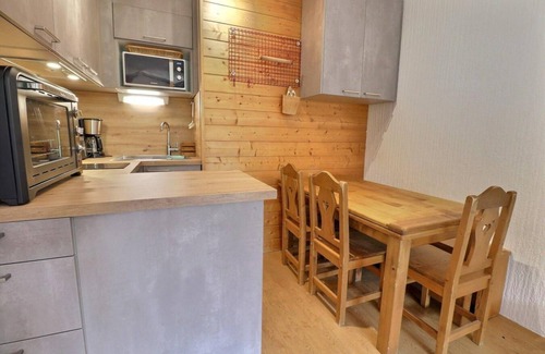 Meribel-Mottaret Apartment | 150m from ski slopes, 1st floor, balcony, ski locker, 38m², Méribel-Mottaret
