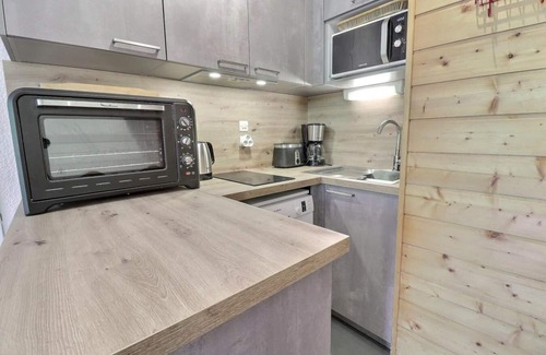 Meribel-Mottaret Apartment | 150m from ski slopes, 1st floor, balcony, ski locker, 38m², Méribel-Mottaret