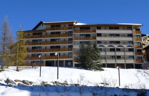 Eclose-Est Apartment | 150m from ski slopes, 2nd floor, tv, ski locker, 22m², Alpe d'Huez