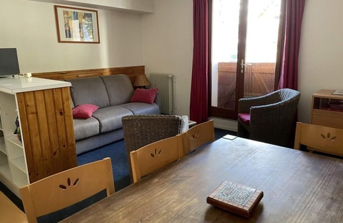 Eaux-Bonnes Apartment | 150m from ski slopes, 1st floor, view resort, fitness, swimming pool, sauna, balcony, tv, ski locker
