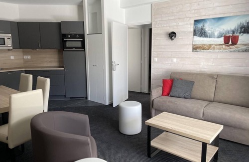 Eaux-Bonnes Apartment | 150m from ski slopes, 1st floor, view ski slopes, swimming pool, tv, ski locker, 67m², Gourette