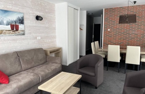 Eaux-Bonnes Apartment | 150m from ski slopes, 5th floor, view mountain, swimming pool, terrace, tv, ski locker, 74m²