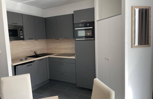 Eaux-Bonnes Apartment | 150m from ski slopes, 3rd floor, swimming pool, terrace, tv, ski locker, 57m², Gourette