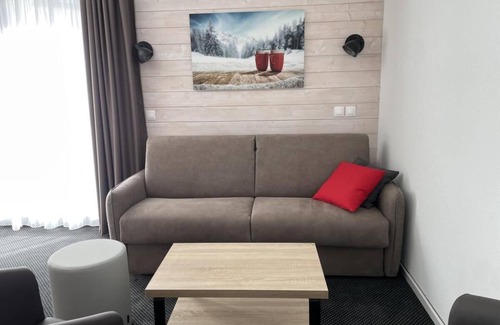 Eaux-Bonnes Apartment | 150m from ski slopes, 3rd floor, swimming pool, terrace, tv, ski locker, 57m², Gourette