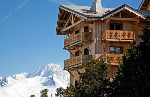 Bourg-Saint-Maurice Apartment | 150m from ski slopes, fitness, swimming pool, sauna, fireplace or stove, tv, ski locker, 160m²