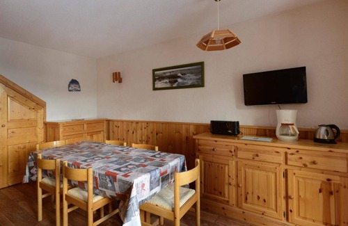 Montchavin Apartment | 150m from ski slopes, 2nd floor, view mountain, balcony, tv, ski locker, 58m², Montchavin La Plagne