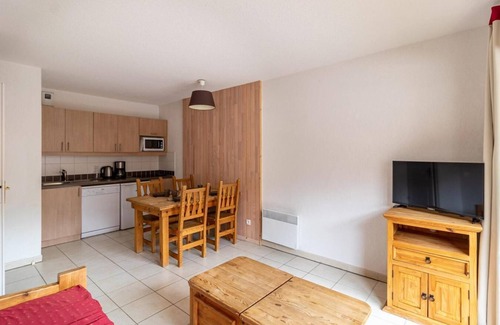 Les Orres Apartment | 150m from ski slopes, 4th floor, view resort, fitness, balcony, tv, ski locker, 33m², Les Orres