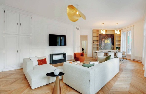 Saint-Gervais Apartment | 150m2 Exceptional Living in Marais windows overlooking beautiful Hotel de Ville