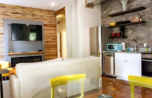 Eureka Springs Historic District House | 151 Spring Downtown Eureka Springs Suite D