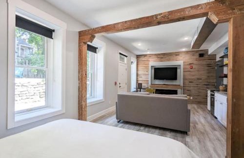 Eureka Springs Historic District House | 151 Spring Downtown Eureka Springs Suite A