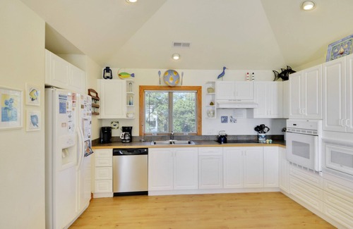 Monteray Shores House | 1562 - Coucher Du Soleil, 5-bed 5.5-bath soundfront Corolla, NC, pet friendly, private pool, hot tub