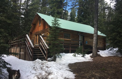 Cooke City-Silver Gate Cabin | 157 U.S. Hwy 212 W. 1 bedroom 1 bath sleeps 8