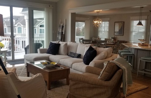 Avalon House | 159 26th Street - Spacious home in the heart of Avalon, two blocks to beach.