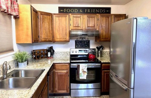 Cold Springs Cabin | <15min to Dodge Ridge. Cozy cabin with game room, fire pit and wifi!