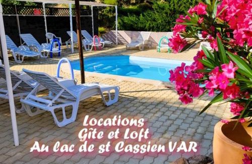 Les Esterets du Lac House | 15mn de Cannes, Villa la Soleiade , Gite ,Lodge , type T2, clim, piscine, parking au Lac de Saint-Cassien VAR