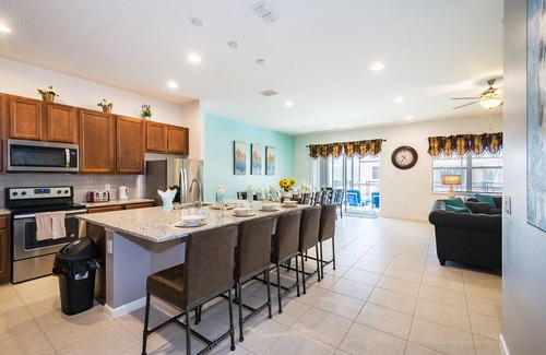 Loughman Resort | 16 beds gated home/Mins to Disney/WaterPark/Arcade/Bar/Gym/AC/WiFi