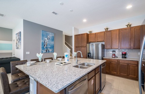 Loughman Resort | 16 beds gated home/Mins to Disney/WaterPark/Arcade/Bar/Gym/AC/WiFi