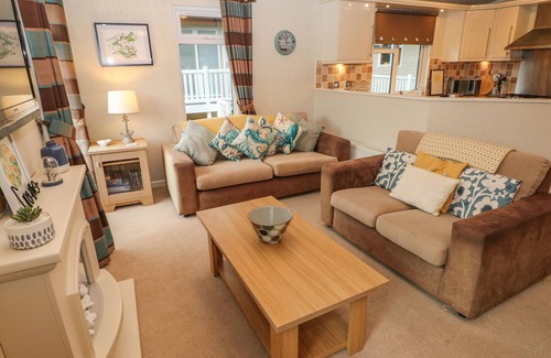 Amroth Cottage | 16 HERITAGE PARK, pet friendly, with a garden in Kilgetty