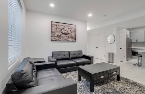 Gateway Apartment | 16 Mi to Dtwn Denver: Modern Apt w/Patio