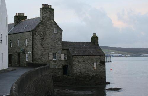 Lerwick House | 16 Mounthooly Street