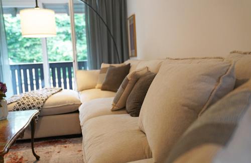 Freilassing Apartment | 160qm Wohnung mit Balkon nahe Salzburg - Freilassing 2 Schlafzimmer, 2 Bäder