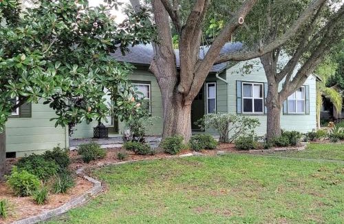 St. Petersburg - Clearwater Apartment | 1620 - Short Term Available message Jo-An