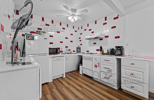 Biloxi Condo | 166 Oak Shores Just a short walk to the beach.