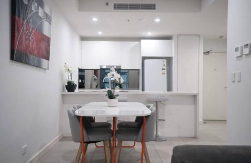 Mascot Apartment | 16M Stylish 2 Bedroom Abnb Apt in Mascot, 2 Free Parking