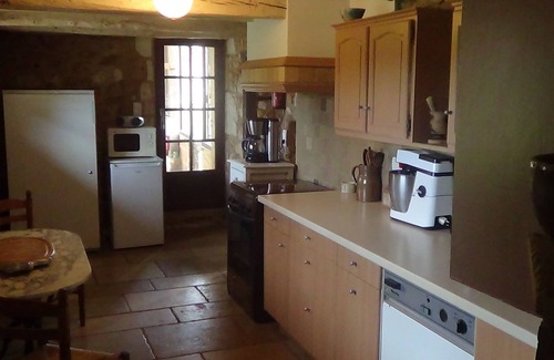 Campsegret House | 16th century Périgourdine stone house, large covered outdoor space, wifi