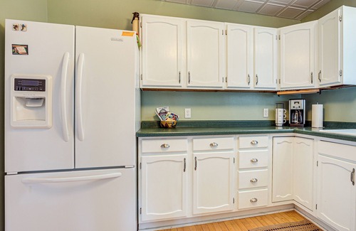 Ontonagon House | 17 Mi to Porkies: Getaway Steps to Beach & Main St