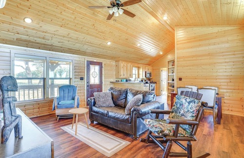 Bluff Dale Cabin | 17 Mi to Tarleton State: Mtn-View Hideaway!